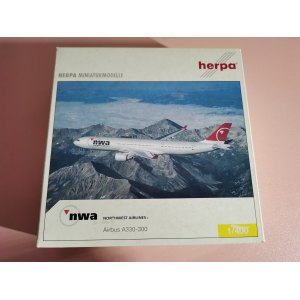 Northwest Airlines 美国西北航空 Airbus A330-300 N802NW 2003s colors. With 