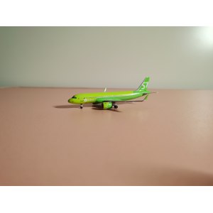 S7 Airlines 西伯利亚航空 Airbus A320 VQ-BCF  AC19127 AeroClassics 1:400