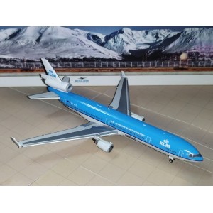 KLM 荷兰皇家航空 McDonnell Douglas MD-11 PH-KCD 2003s colors. With McDonnell Douglas Aircrafts type titles. With rolling gears. XX4378 JC Wings 1:400