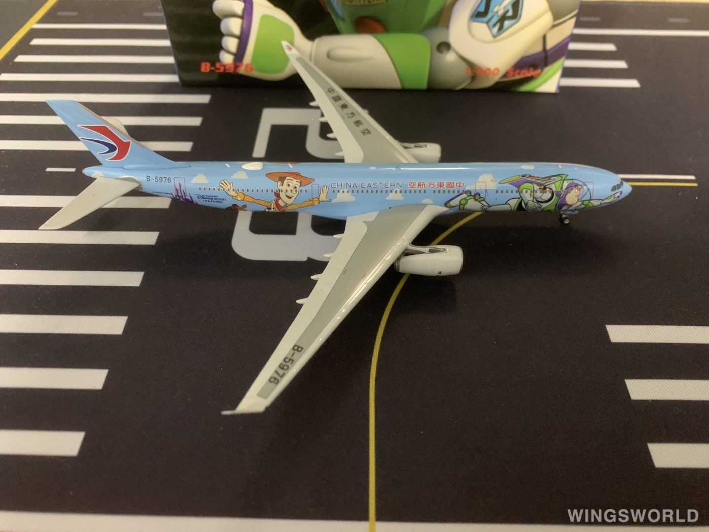 Phoenix 1:400 PH04207 China Eastern 中国东方航空 Airbus A330-300 B-5976