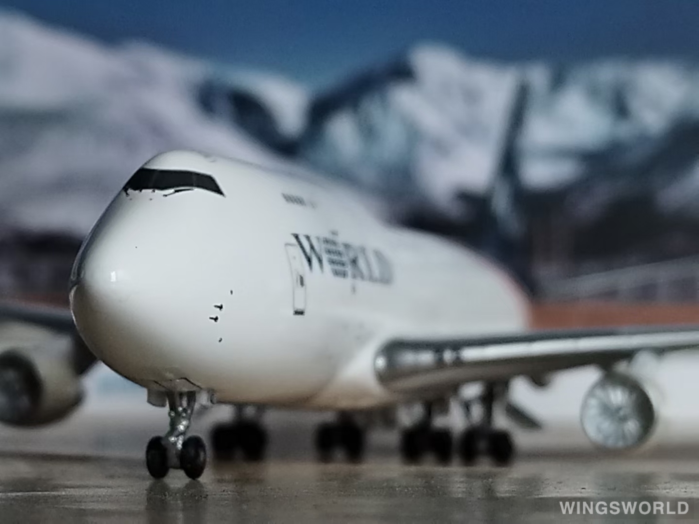 Aviation400 1:400 AV474007 World Airways Boeing 747-400 N740WA