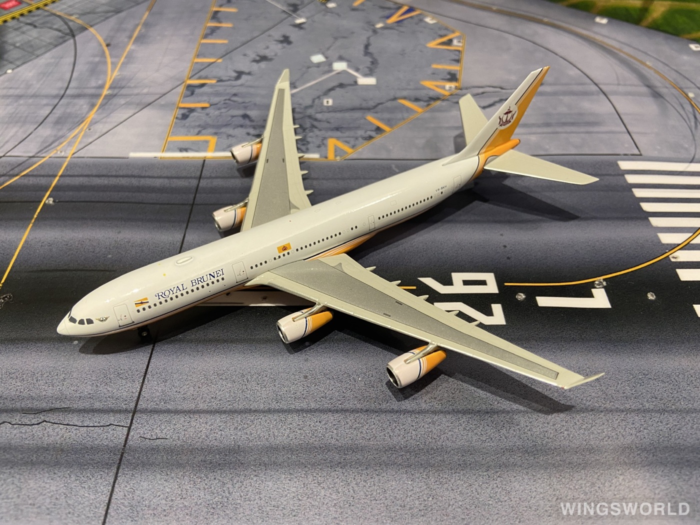 Phoenix 1:400 PH10467 Royal Brunei 文莱皇家航空 Airbus A340-200 V8-BKH