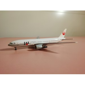 Japan Airlines 日本航空 Boeing 777-200 JA8982  560115 Herpa 1:400
