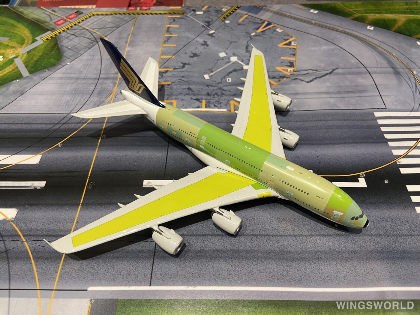 Phoenix 1:200 PH04375 Singapore Airlines 新加坡航空 Airbus A380-800 F-WWST