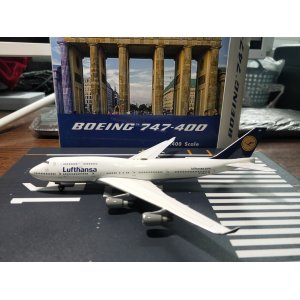 Lufthansa 汉莎航空 Boeing 747-400 D-ABVP 1990s colors. With rolling gears. PHDABVP Phoenix 1:400