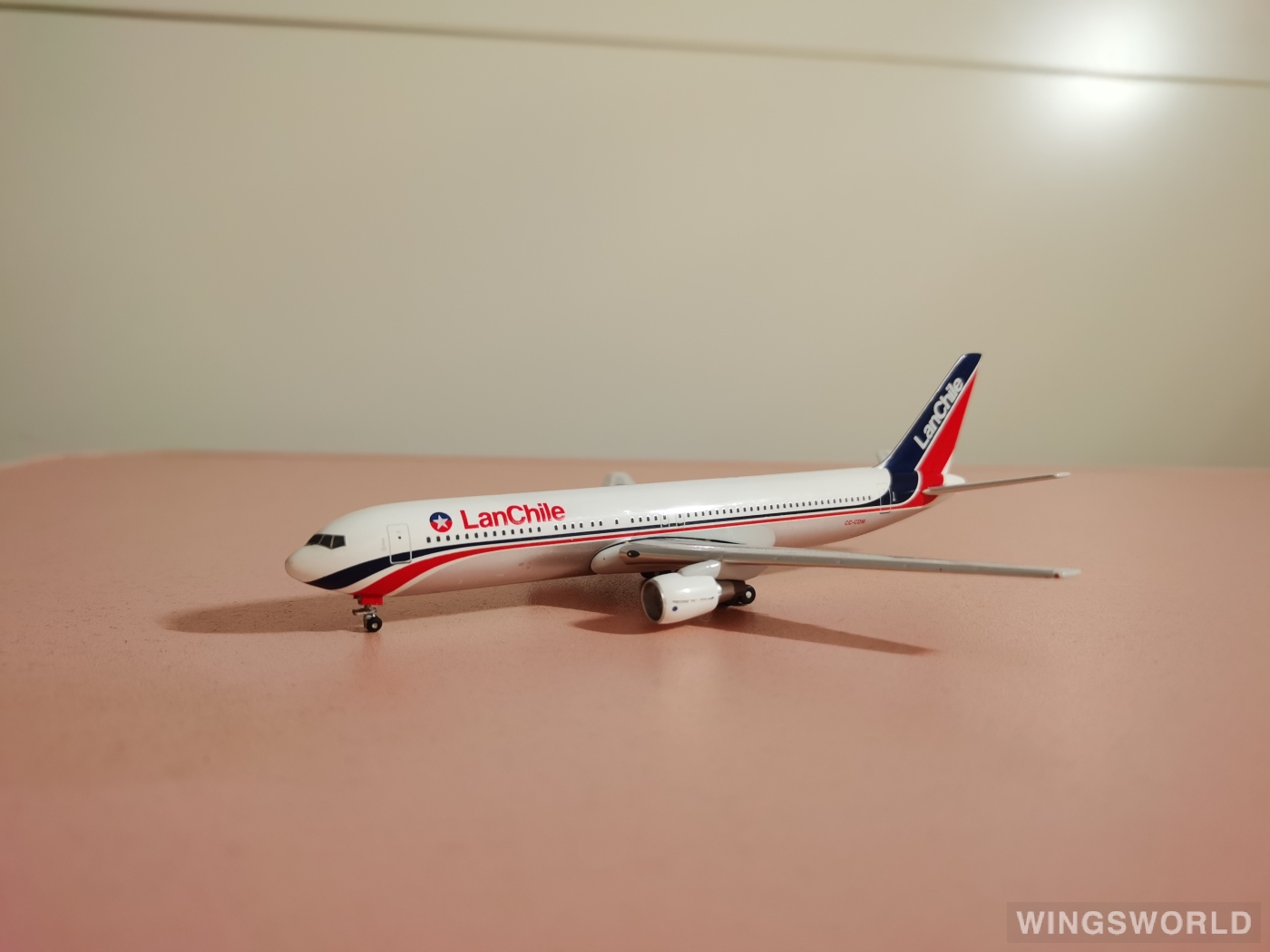 Big Bird 1:400 BB4-2004-45 LAN Airlines 智利航空 Boeing 767-300ER CC-CDM