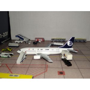 Shandong Airlines 山东航空 Boeing 737-300 B-5066 两岸直航十周年. 0002 Skywings 1:400
