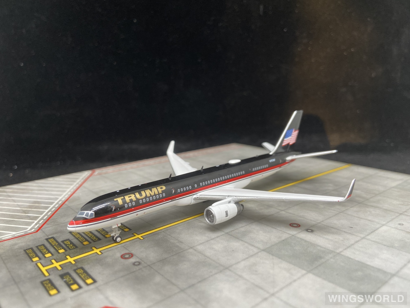 Geminijets 1:400 GJTRU2171 Trump Shuttle Boeing 757-200 N757AF