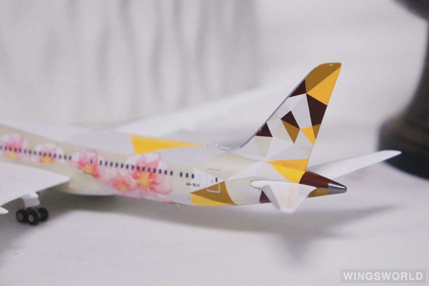 Phoenix 1:400 PH04313 Etihad Airways 阿提哈德航空 Boeing 787-9 A6-BLK