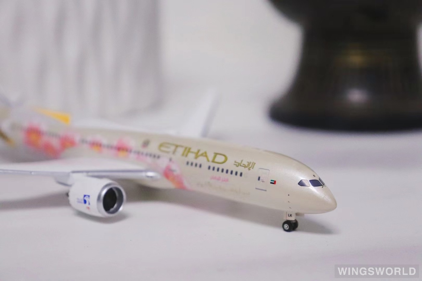 Phoenix 1:400 PH04313 Etihad Airways 阿提哈德航空 Boeing 787-9 A6-BLK