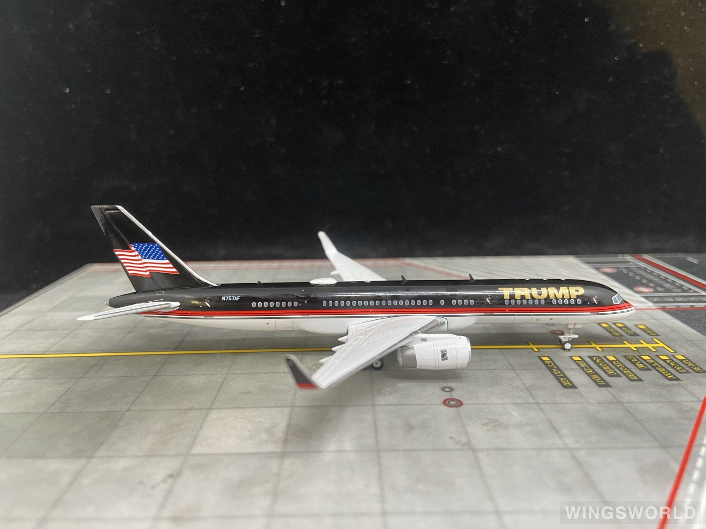 Geminijets 1:400 GJTRU2171 Trump Shuttle Boeing 757-200 N757AF