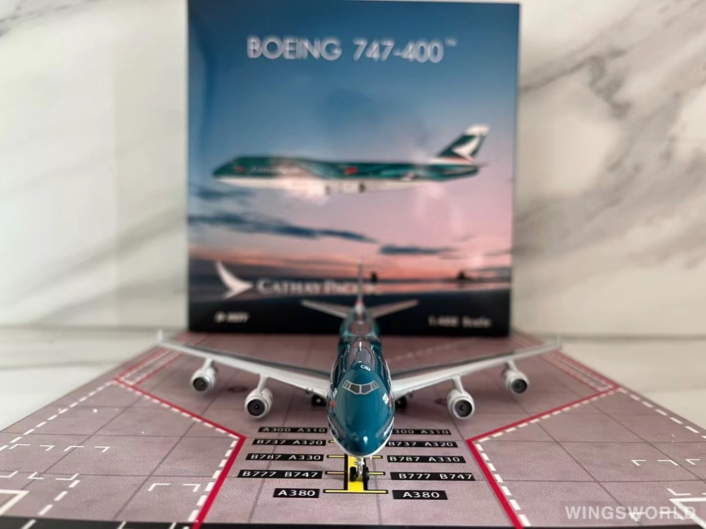 Phoenix 1:400 PH04383 Cathay Pacific 国泰航空 Boeing 747-400 B-HOY