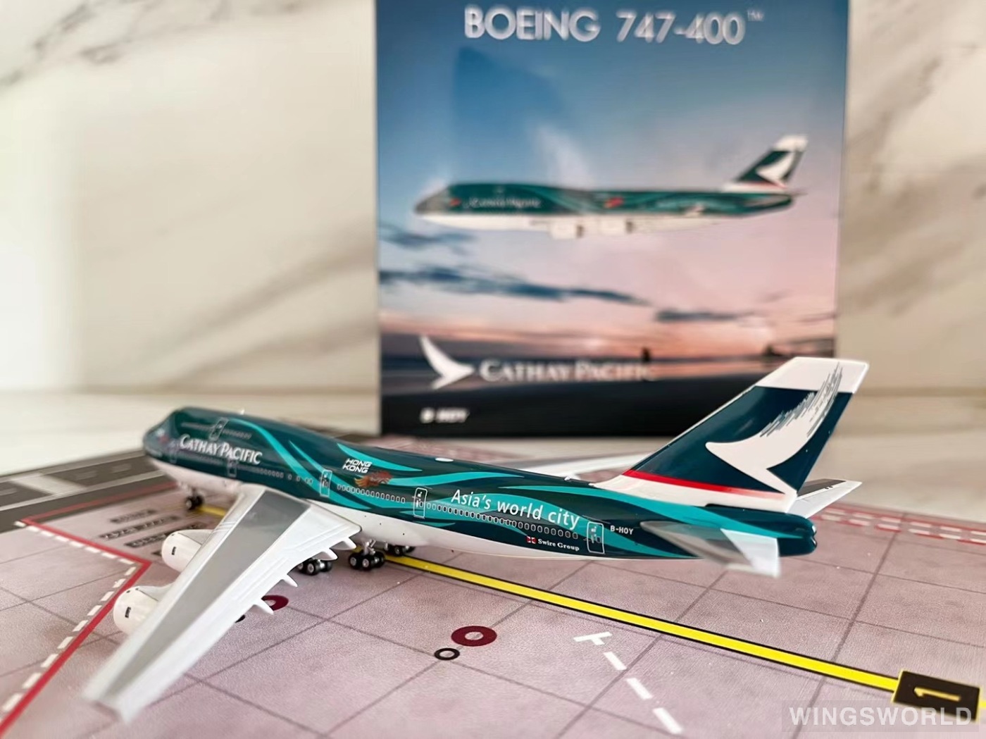 Phoenix 1:400 PH04383 Cathay Pacific 国泰航空 Boeing 747-400 B-HOY