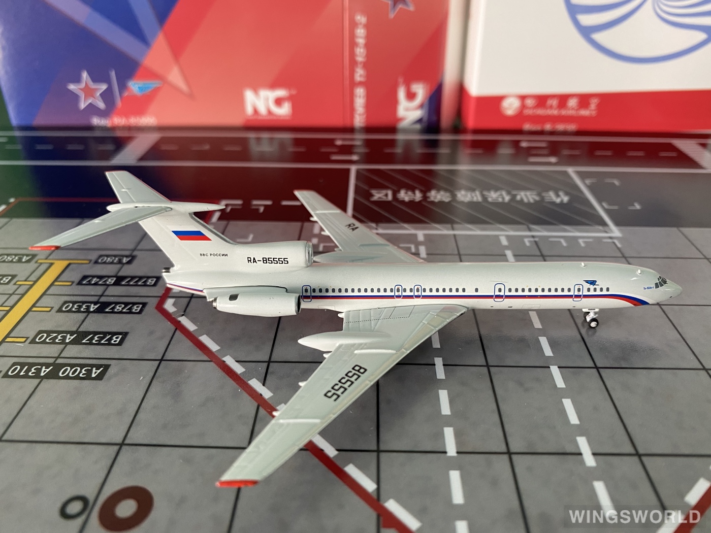 NGmodels 1:400 NG54008 Russia State Transport Company Tupolev Tu-154 RA-85555