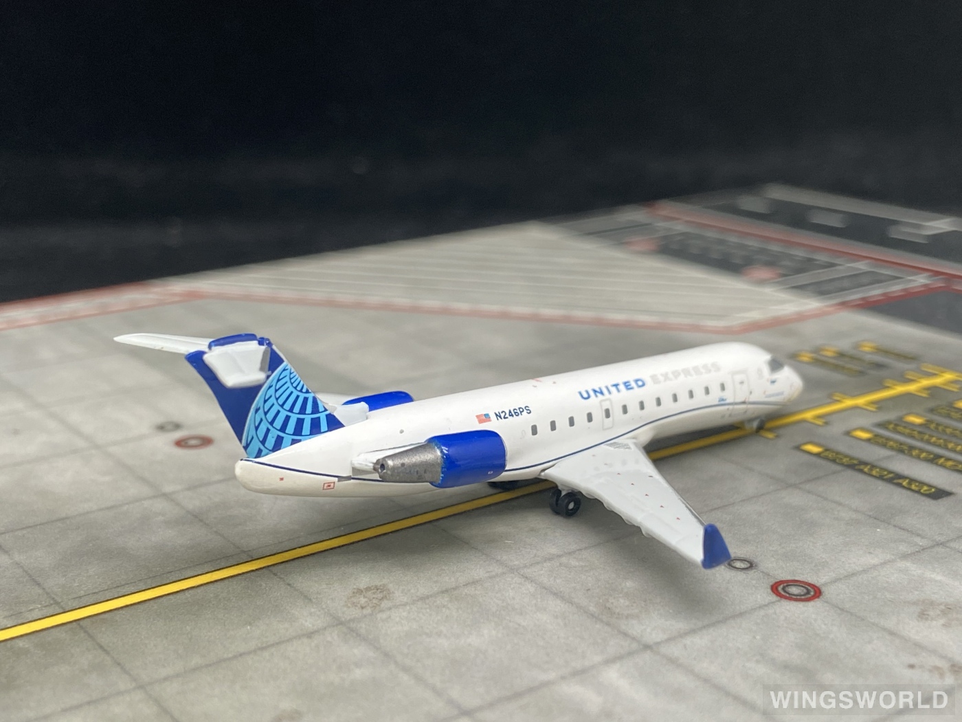 Geminijets 1:400 GJUAL1966 United Airlines 美国联合航空 Bombardier CRJ200 N246PS