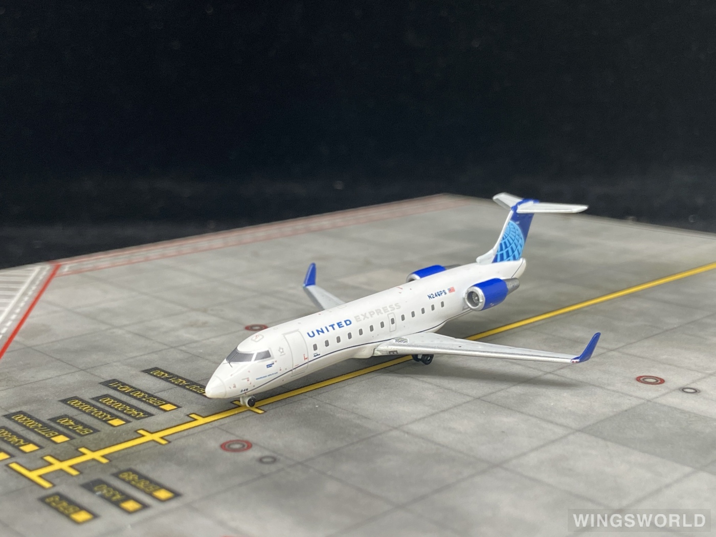 Geminijets 1:400 GJUAL1966 United Airlines 美国联合航空 Bombardier CRJ200 N246PS