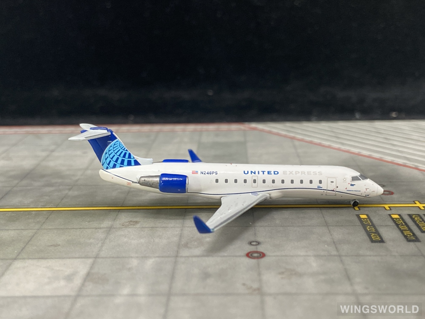 Geminijets 1:400 GJUAL1966 United Airlines 美国联合航空 Bombardier CRJ200 N246PS