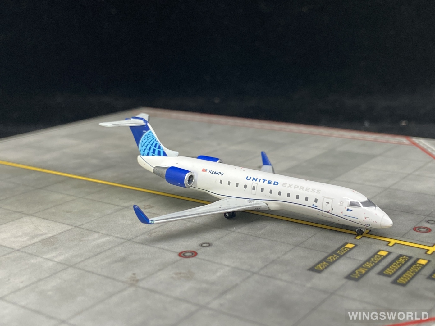 Geminijets 1:400 GJUAL1966 United Airlines 美国联合航空 Bombardier CRJ200 N246PS