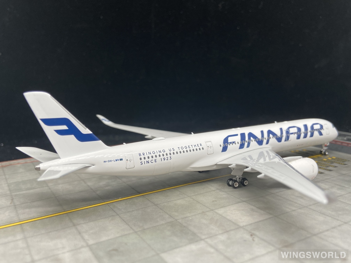 Phoenix 1:400 PH04517 Finnair 芬兰航空 Airbus A350-900 OH-LWR