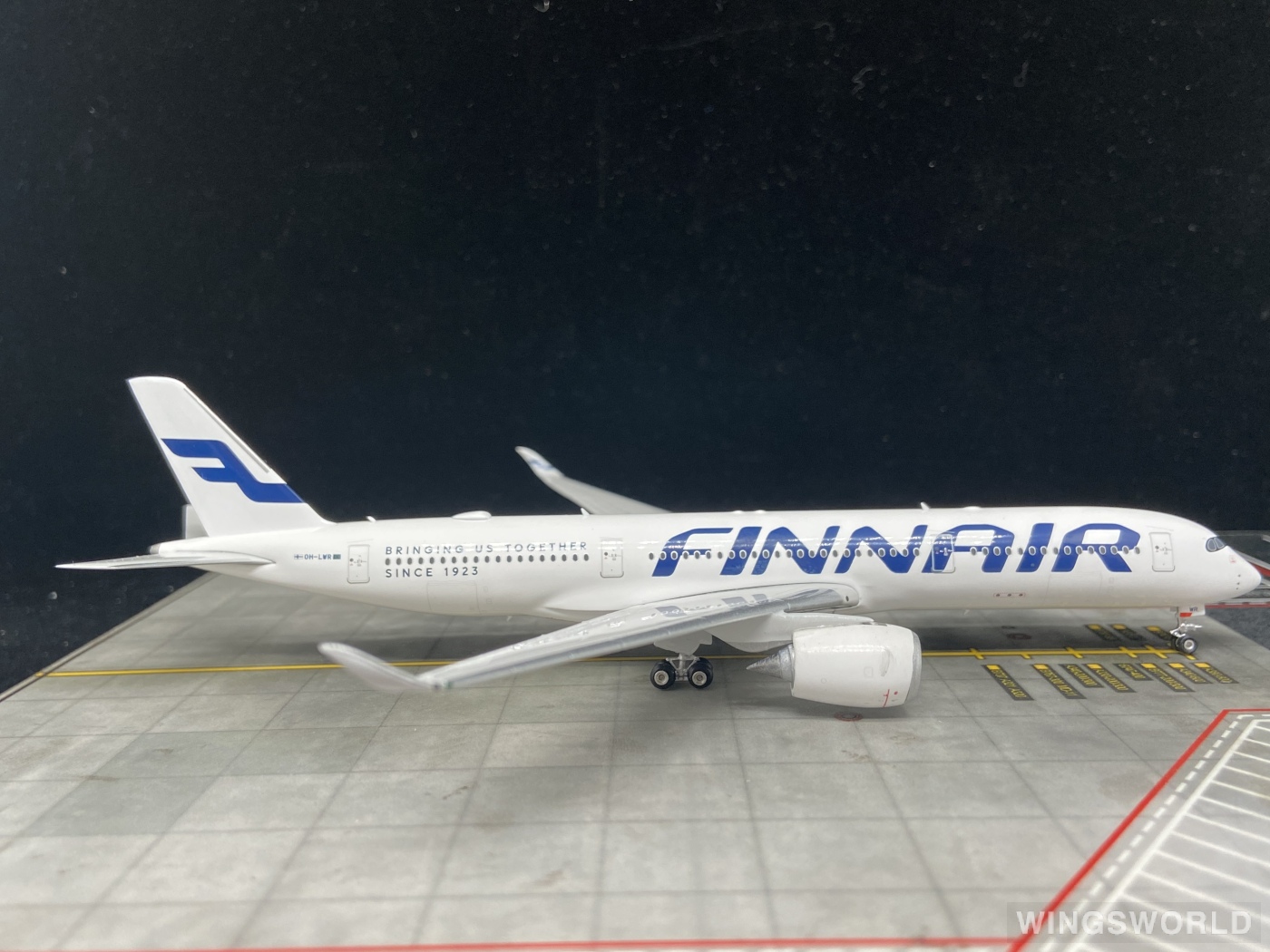 Phoenix 1:400 PH04517 Finnair 芬兰航空 Airbus A350-900 OH-LWR