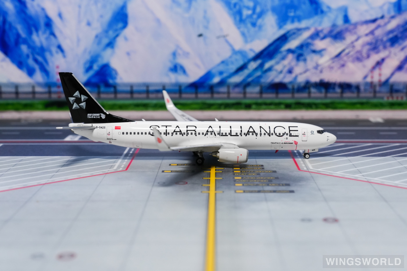Phoenix 1:400 PH11790 Air China 中国国际航空 Boeing 737-800 B-5425