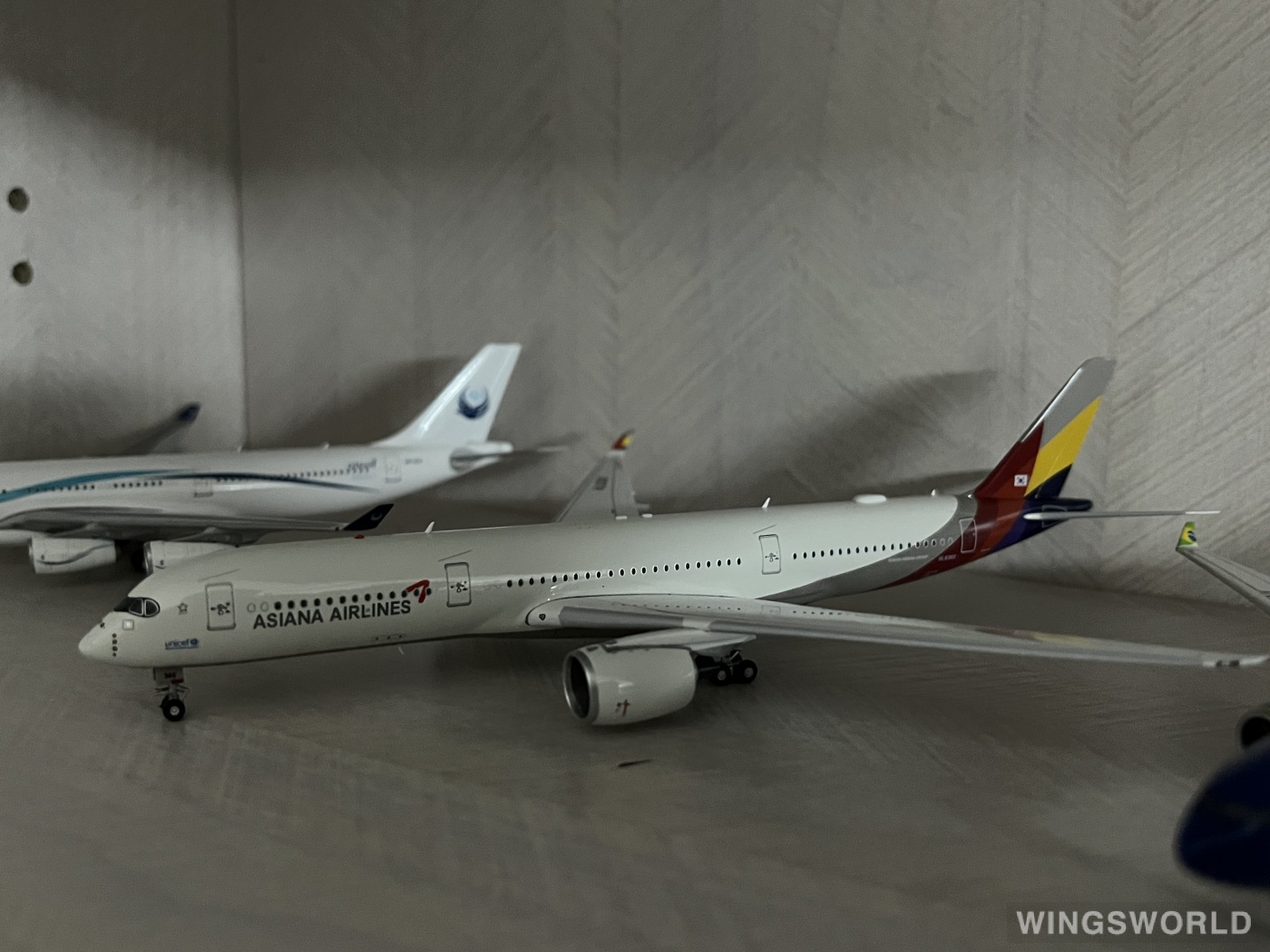 Aviation400 1:400 AV4090 Asiana 韩亚航空 Airbus A350-900 HL8360