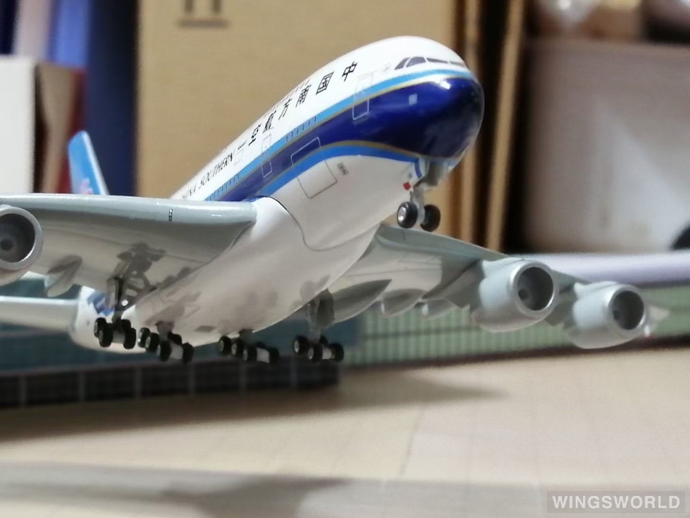 Dragon Models 1:400 56283 China Southern 中国南方航空 Airbus A380-800 B-6136