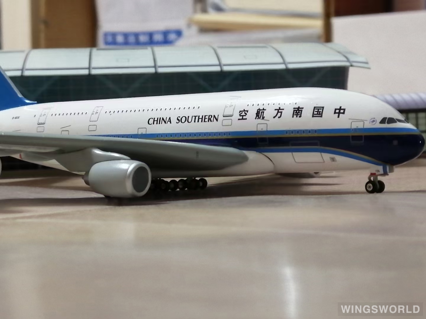 Dragon Models 1:400 56283 China Southern 中国南方航空 Airbus A380-800 B-6136