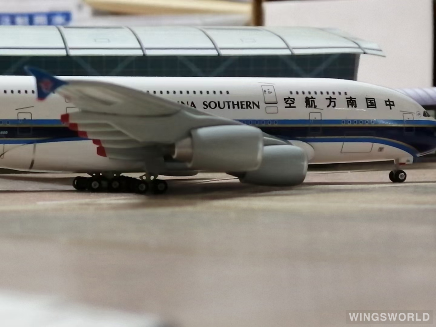 Dragon Models 1:400 56283 China Southern 中国南方航空 Airbus A380-800 B-6136