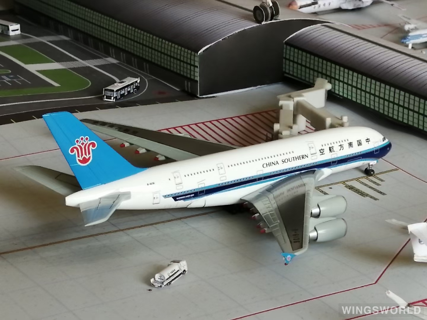 Dragon Models 1:400 56283 China Southern 中国南方航空 Airbus A380-800 B-6136
