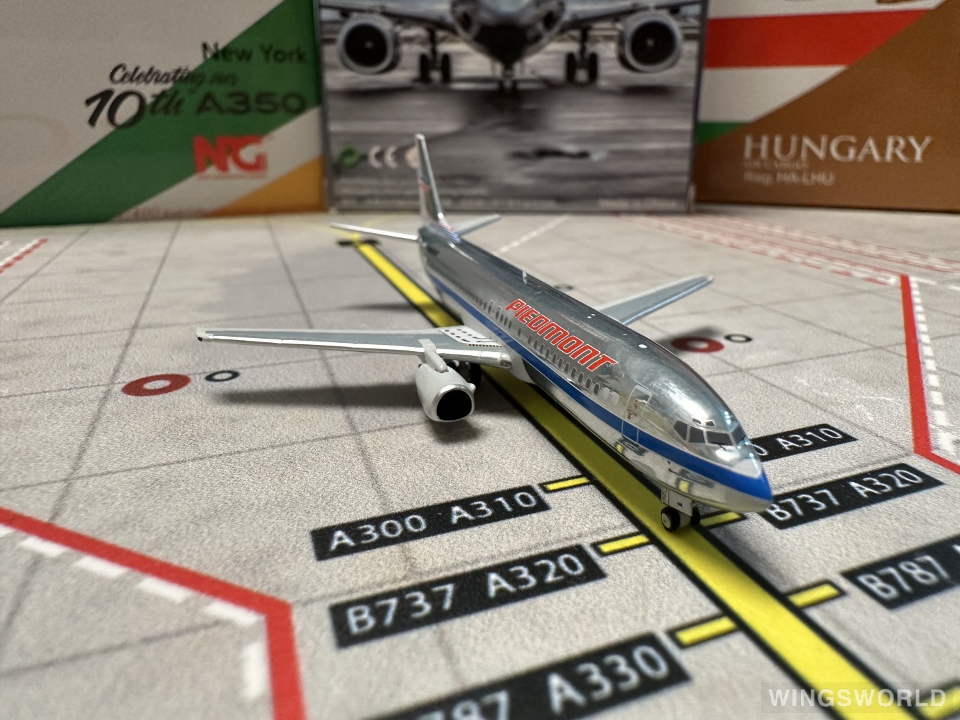 Pandamodel 1:400 202107 Piedmont Airlines Boeing 737-400 N406US
