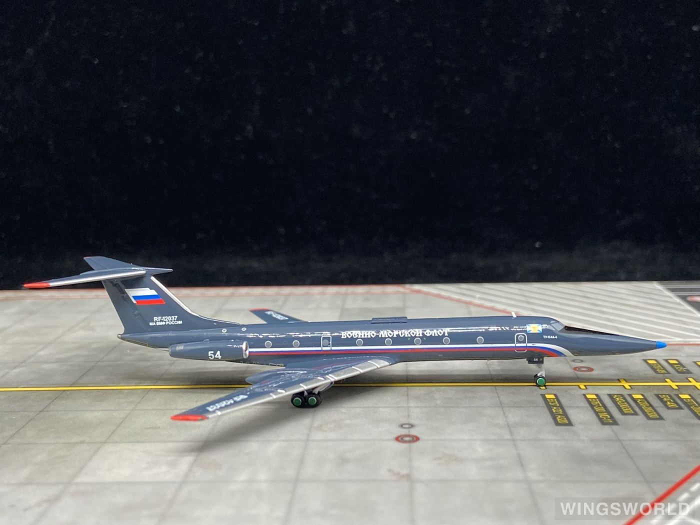Pandamodel 1:400 52301 Russia Navy 俄罗斯海军 Tupolev TU-134 RF-12037