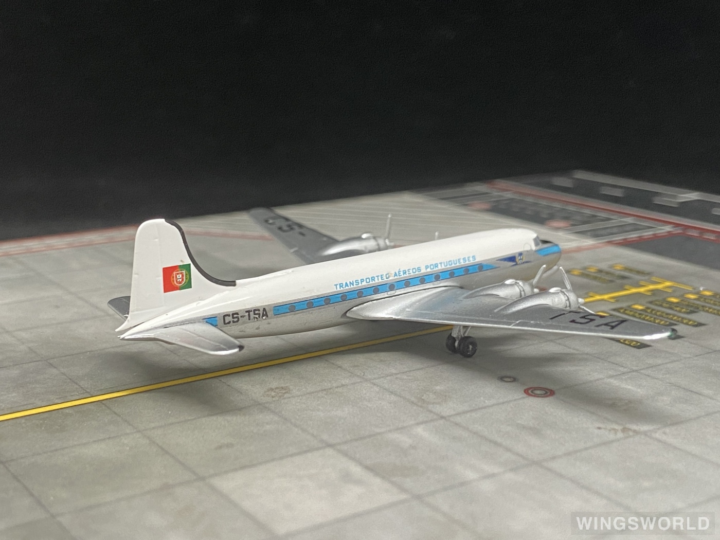 AeroClassics 1:400 ACCSTSA TAP Portugal 葡萄牙航空 Douglas DC-4 CS-TSA