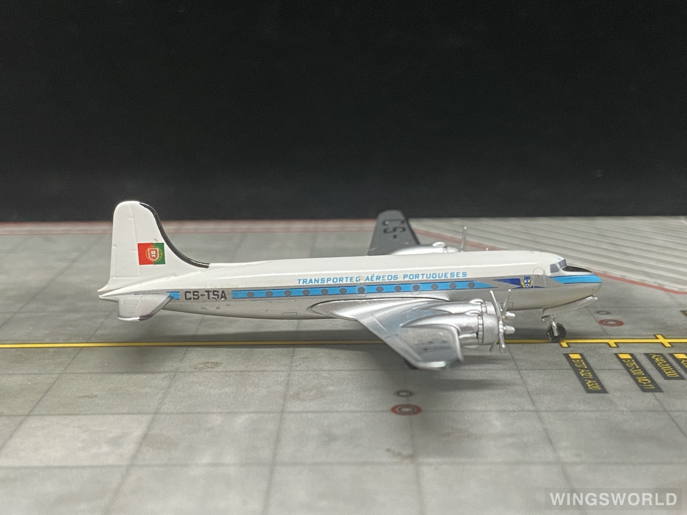 AeroClassics 1:400 ACCSTSA TAP Portugal 葡萄牙航空 Douglas DC-4 CS-TSA