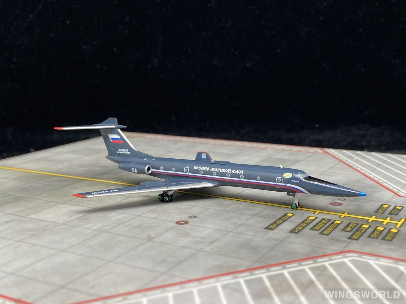 Pandamodel 1:400 52301 Russia Navy 俄罗斯海军 Tupolev TU-134 RF-12037