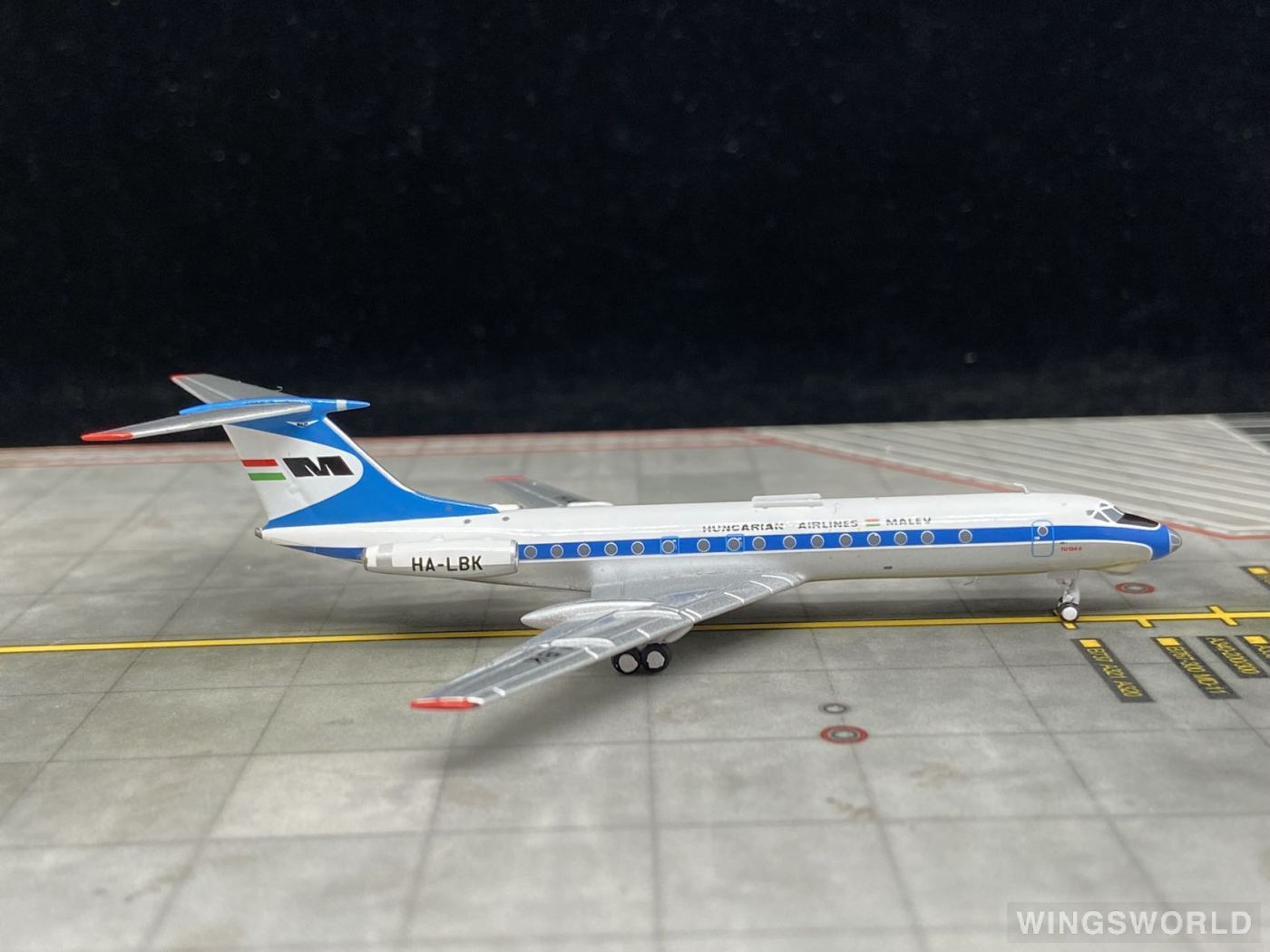 Pandamodel 1:400 52302 Hungary air cargo  Tupolev TU-134 HA-LBK