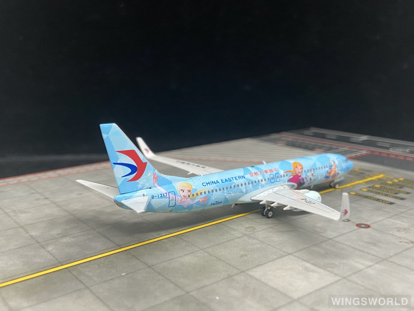 Phoenix 1:400 PH04323 China Eastern 中国东方航空 Boeing 737-800 B-1317