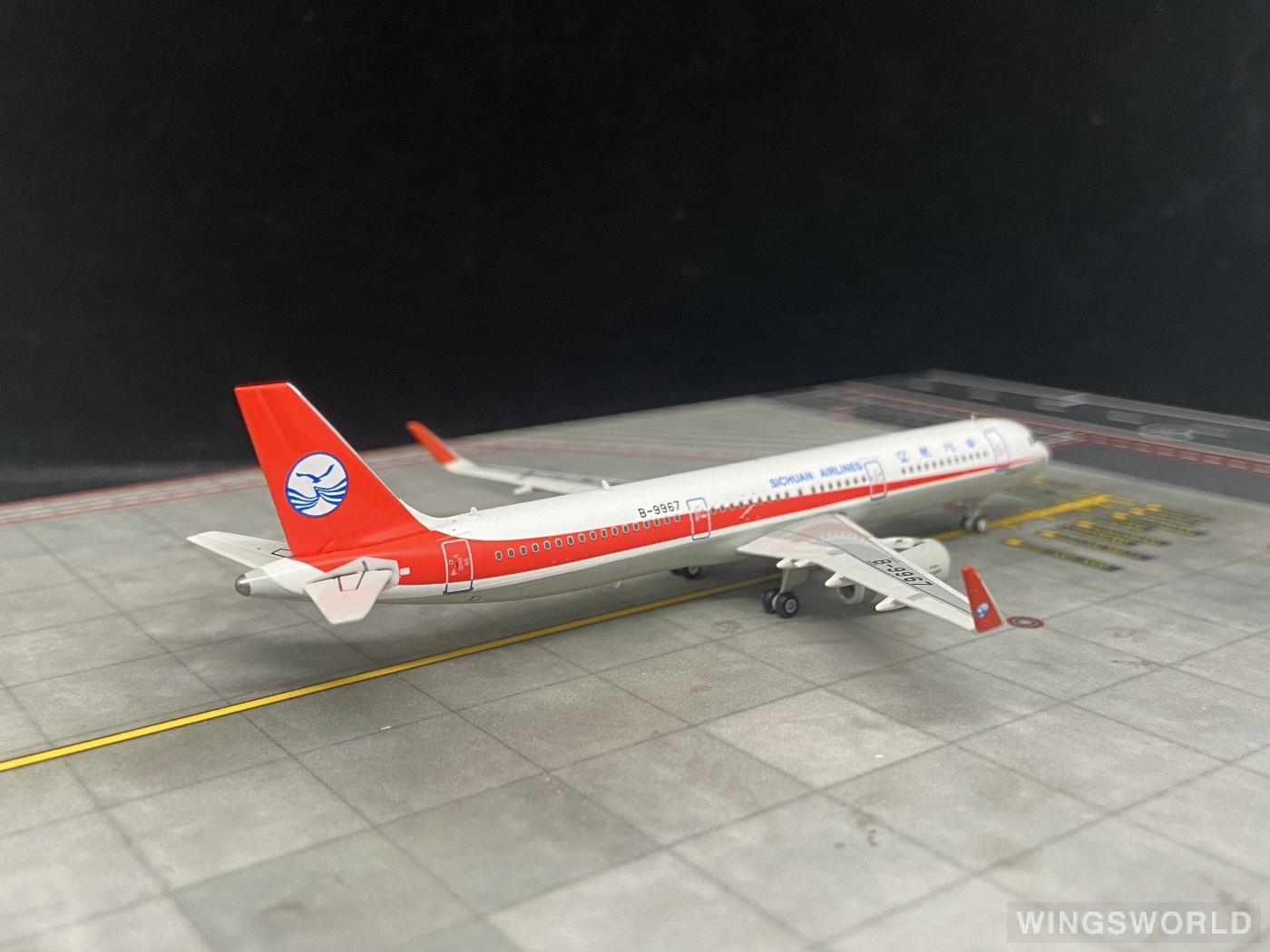 Phoenix 1:400 PH10837 Sichuan Airlines 四川航空 Airbus A321 B-9967