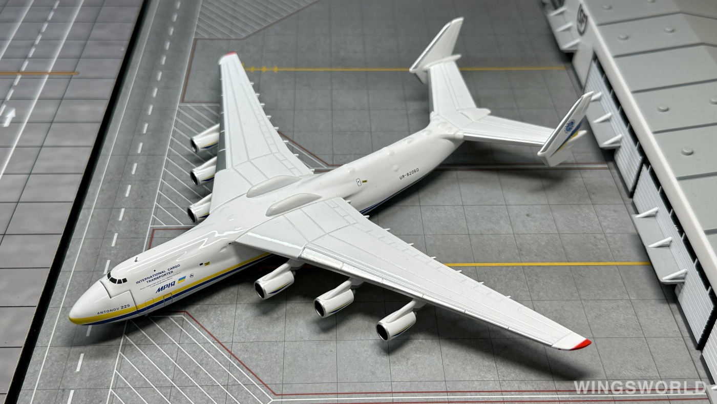 Blue Wings 1:400 ブラン アントノフ AN225 軍事輸送機（Blue