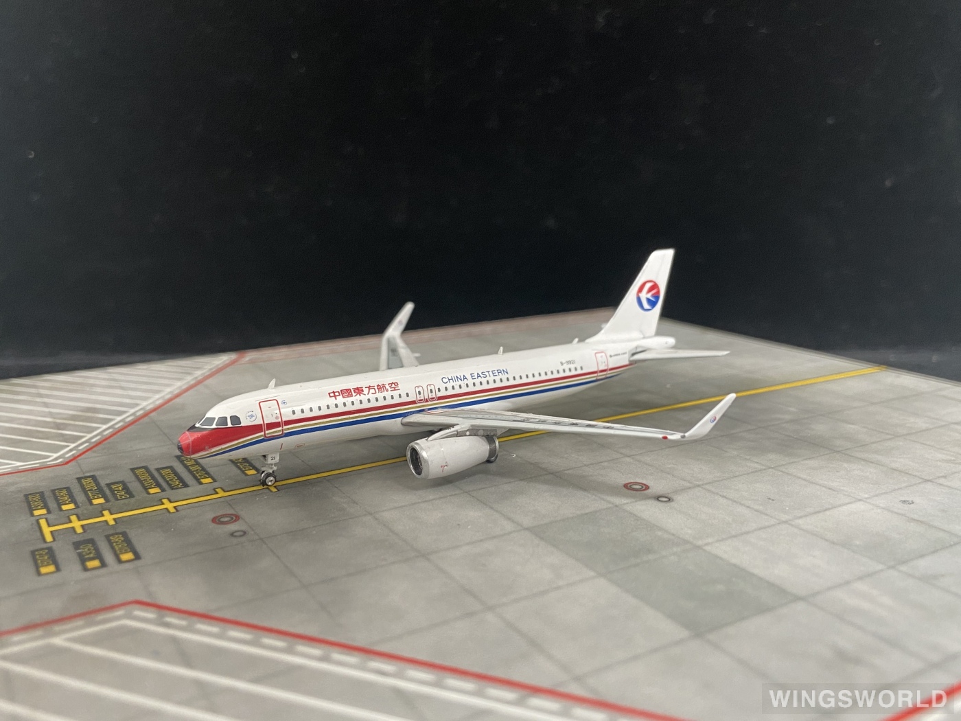 Phoenix 1:400 PH10790 China Eastern 中国东方航空 Airbus A320 B-9921