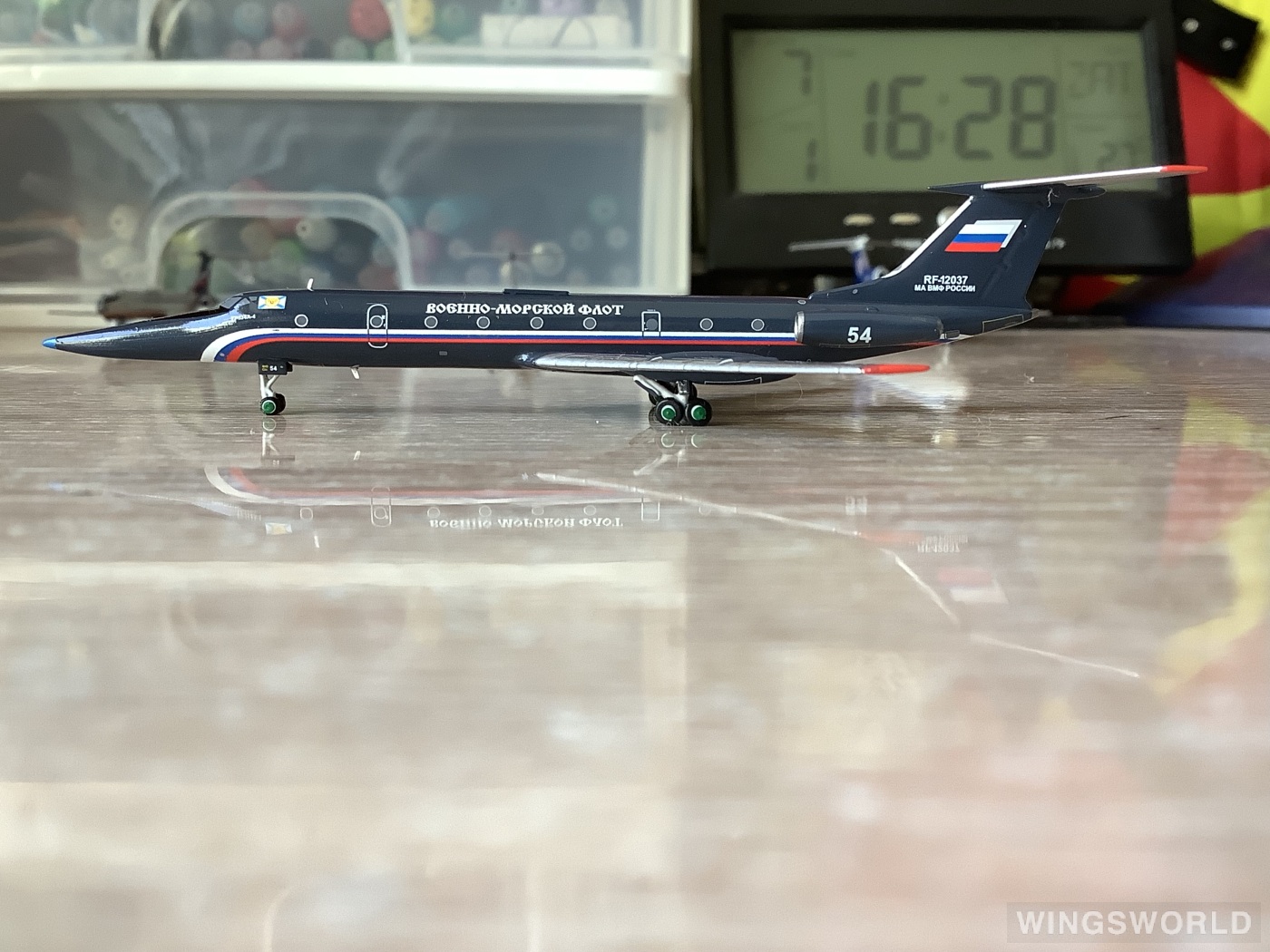 Pandamodel 1:400 52301 Russia Navy 俄罗斯海军 Tupolev TU-134 RF-12037