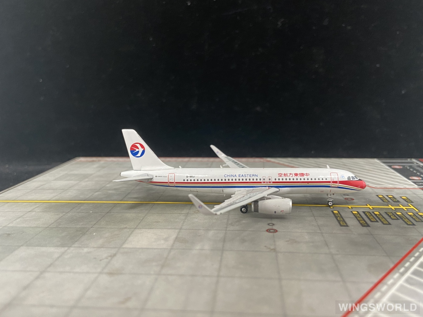 Phoenix 1:400 PH10790 China Eastern 中国东方航空 Airbus A320 B-9921