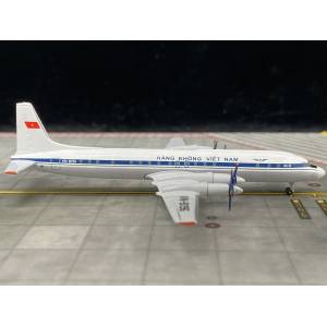 Vietnam Airlines 越南航空 Ilyushin Il-18 VN-B196  AC411100 AeroClassics 1:400