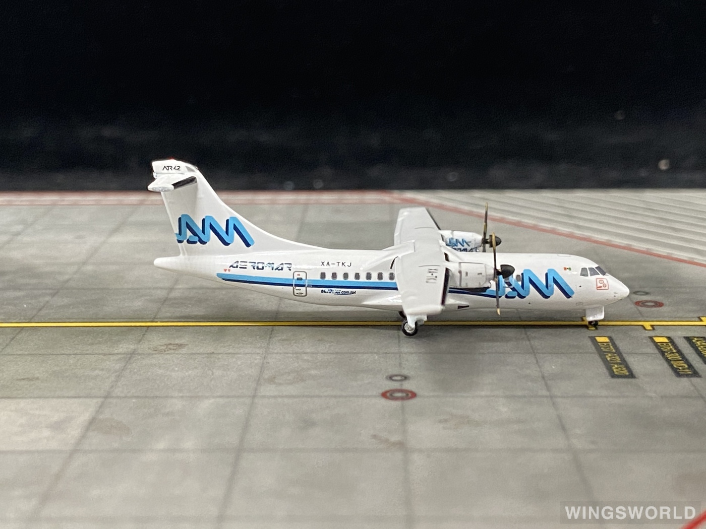 Geminijets 1:400 GJTAO1636 Aeromar ATR 42 XA-TKJ