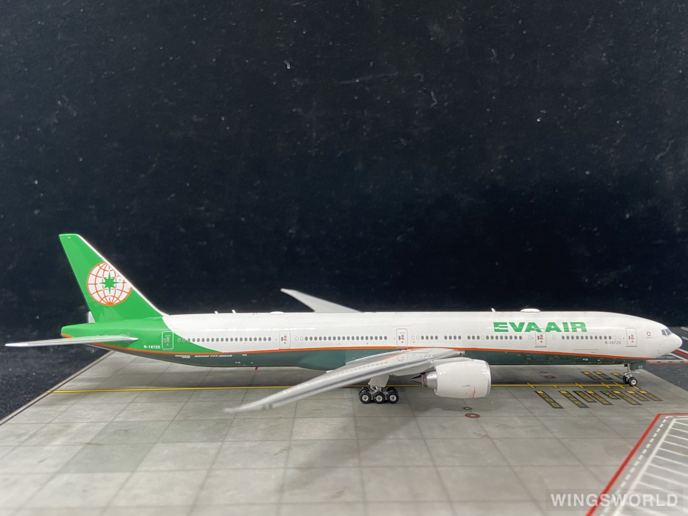 Phoenix 1:400 PH11209 EVA Air 长荣航空 Boeing 777-300ER B-16725