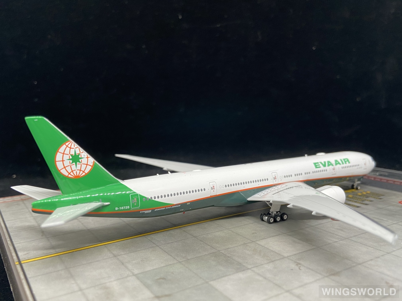 Phoenix 1:400 PH11209 EVA Air 长荣航空 Boeing 777-300ER B-16725