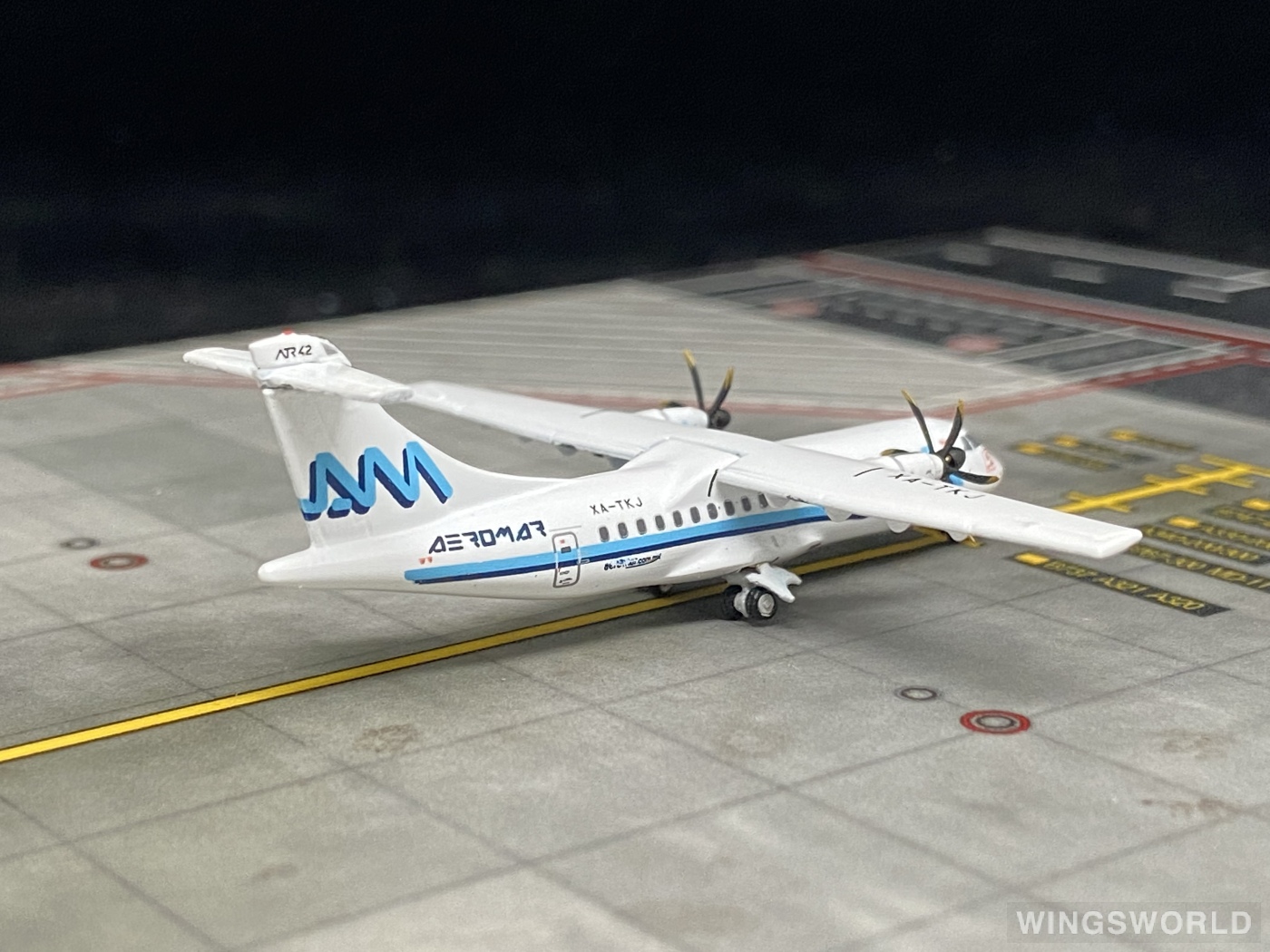 Geminijets 1:400 GJTAO1636 Aeromar ATR 42 XA-TKJ