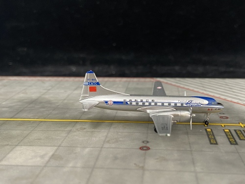 ★即決です！ Aero Classics 1/400 ANA Boeing727-200 JA8355 モヒカン塗装機 です★ ☆即決！1:400 Aero Classics 東亜国内航空McDonnell Douglas DC-9-41