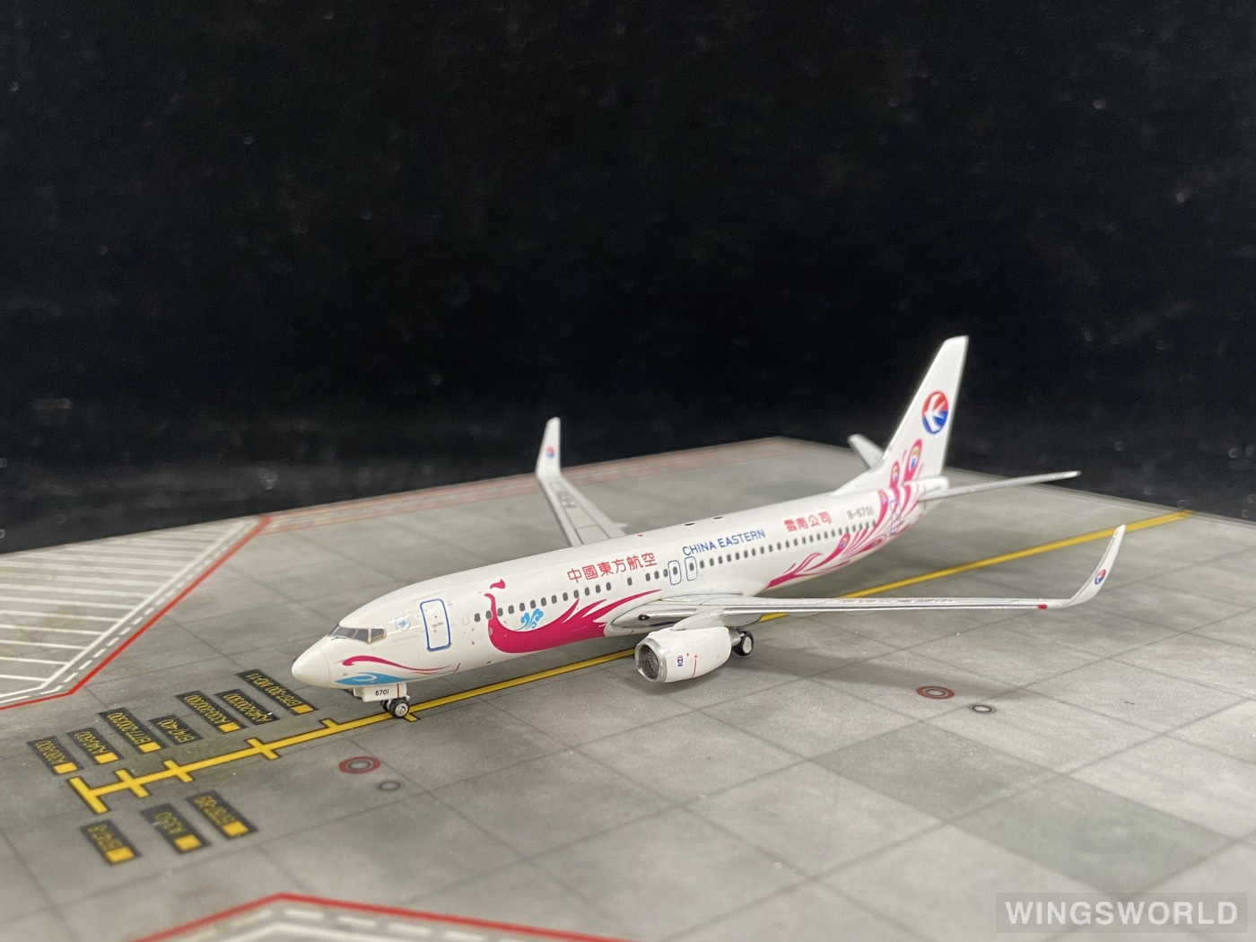 Phoenix 1:400 PH10721 China Eastern 中国东方航空 Boeing 737-800 B-5701