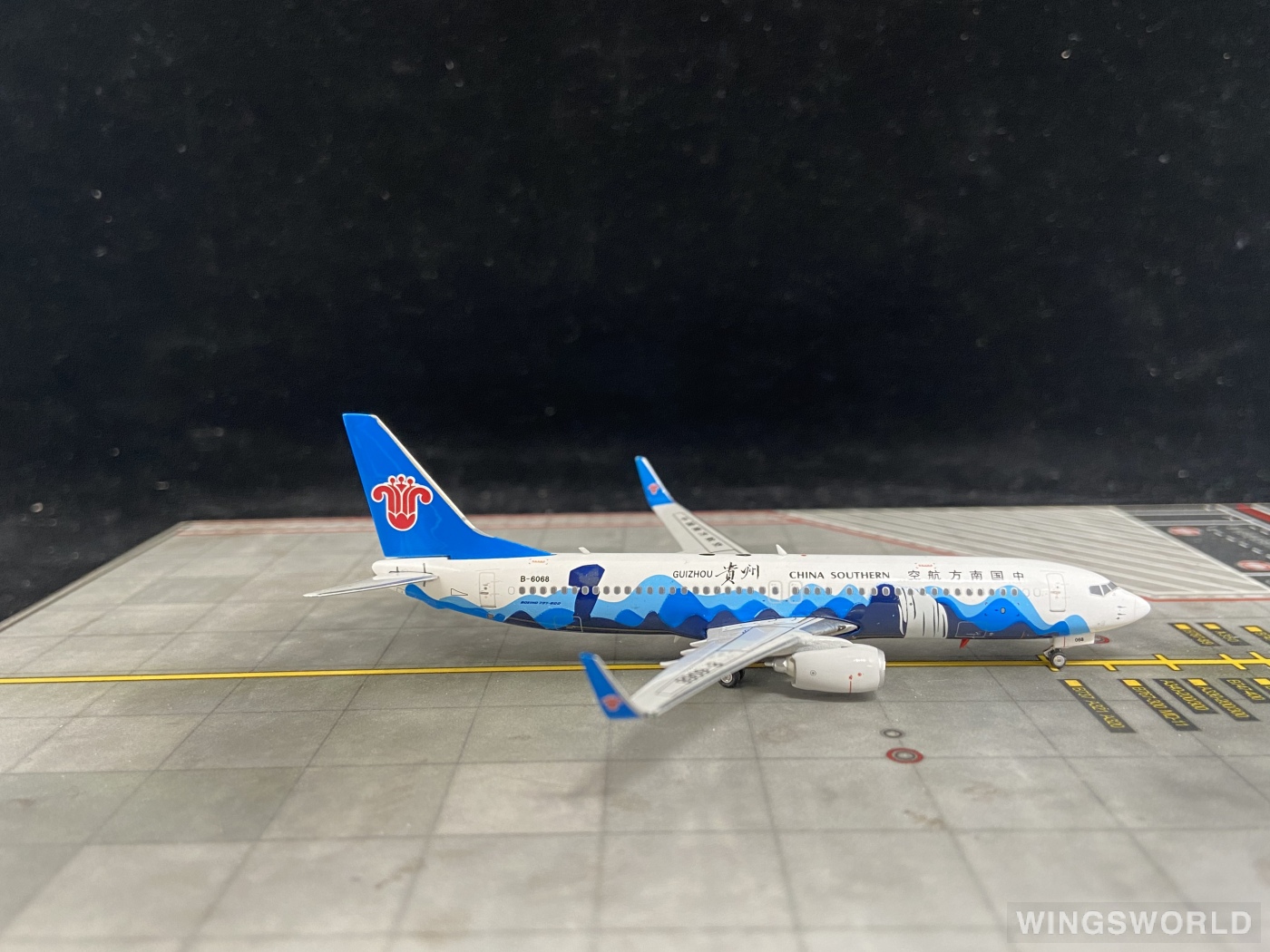 Phoenix 1:400 PH11552 China Southern 中国南方航空 Boeing 737-800 B-6068